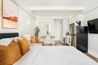 240 W 73rd St in New York, NY - Building Photo - Building Photo