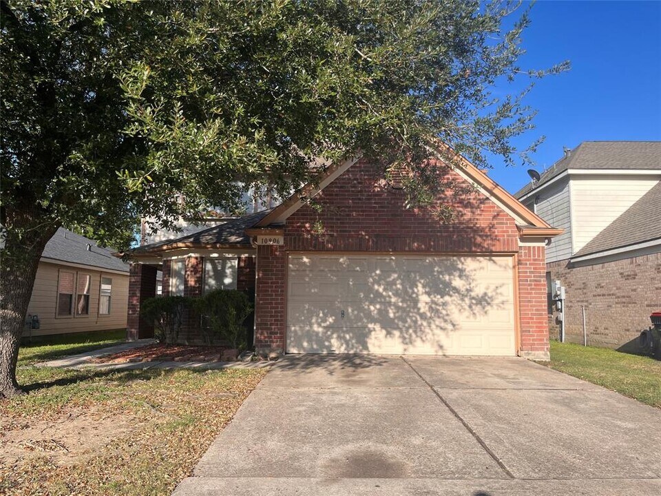 10906 Orchard Springs Dr in Houston, TX - Building Photo