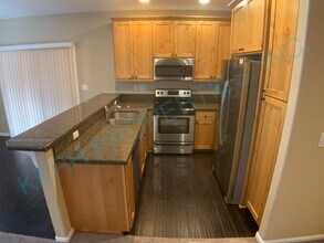 408 NE 141st Pl in Portland, OR - Building Photo - Building Photo