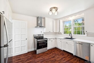 6 Fox Meadow Rd in Scarsdale, NY - Building Photo - Building Photo