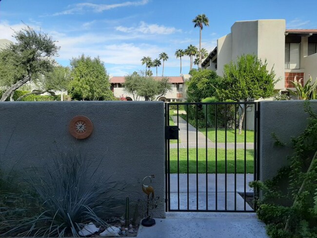 property at 1100 E Amado Rd