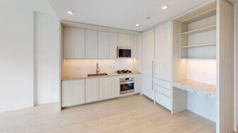 353 N Halsted St in Chicago, IL - Building Photo