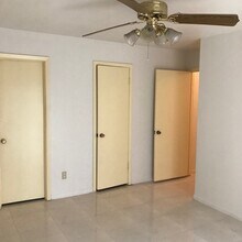 1202 Peach Spring Dr in Houston, TX - Foto de edificio - Building Photo