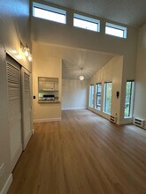 Capitol Crest in Seattle, WA - Foto de edificio - Building Photo