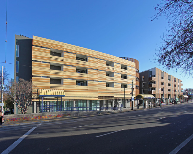 La Valentina in Sacramento, CA - Foto de edificio - Building Photo