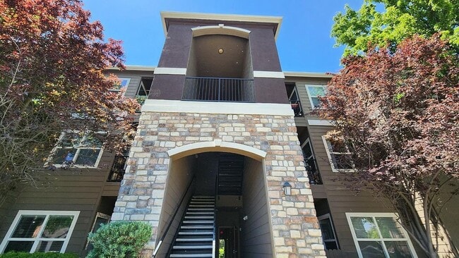 8434 Walerga Rd in Antelope, CA - Foto de edificio - Building Photo