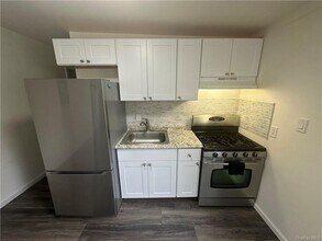 27 Hillside Ave in Monticello, NY - Building Photo - Building Photo