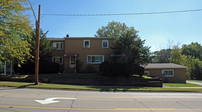 105-121 W Main St in Lake Zurich, IL - Foto de edificio - Building Photo