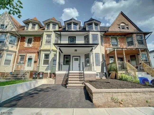 4 N 16th St in East Orange, NJ - Building Photo - Building Photo