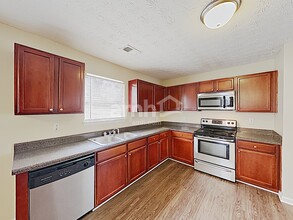 221 Millstone Dr in Hampton, GA - Building Photo - Building Photo