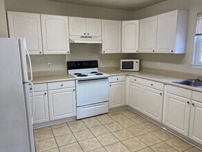 316 Hillsdale Dr in Wilmington, NC - Building Photo - Building Photo
