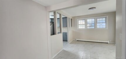 192 Cypress Dr in Mastic Beach, NY - Building Photo - Building Photo