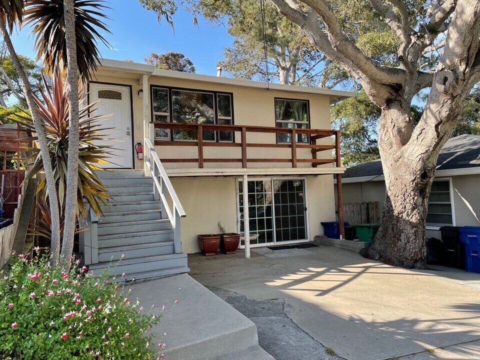 180 Pacific Ave in Pacific Grove, CA - Building Photo