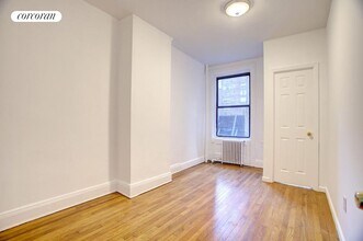 410 E 59th St in New York, NY - Building Photo - Building Photo