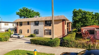 2335 NE 172nd St in North Miami Beach, FL - Foto de edificio - Building Photo