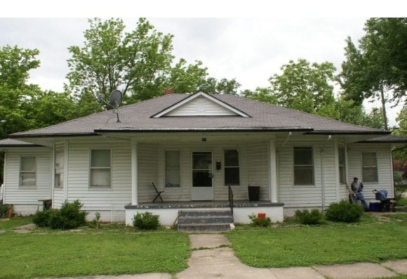 115 N Spruce St in Eldon, MO - Foto de edificio