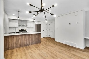 11514-11587 87 St NW in Edmonton, AB - Building Photo