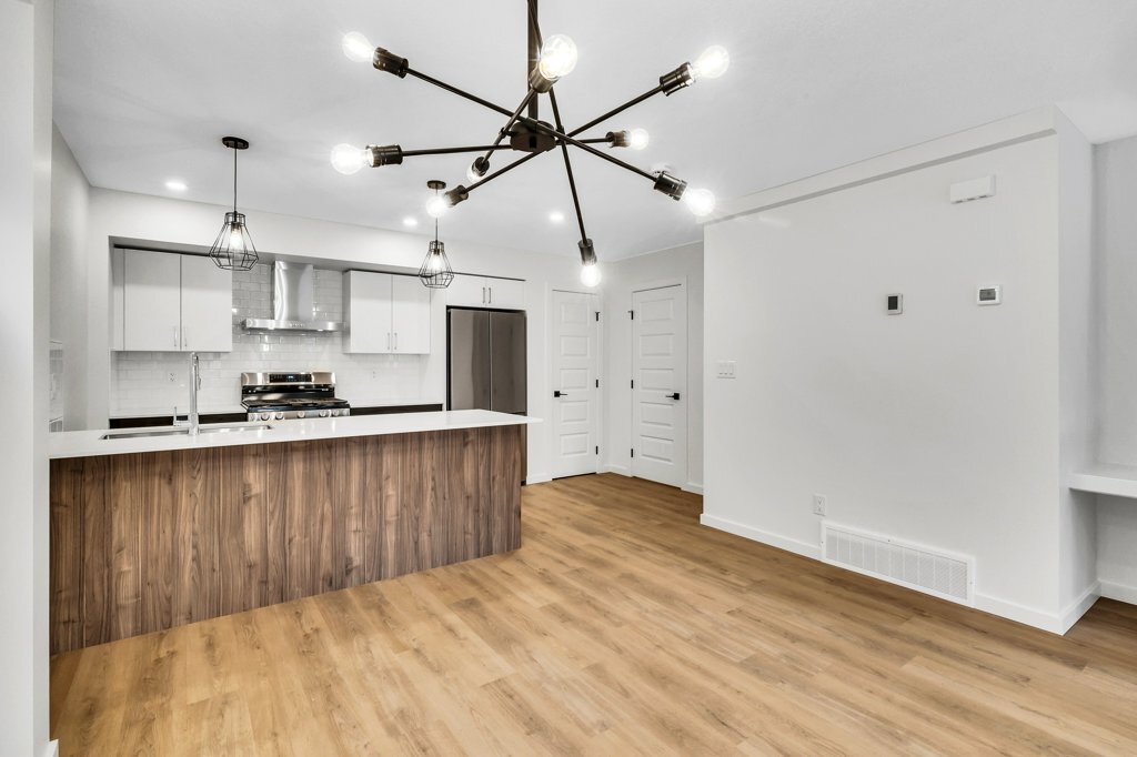 11514-11587 87 St NW in Edmonton, AB - Building Photo