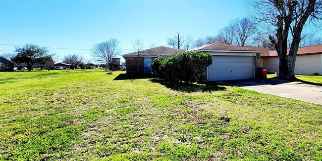 1703 N Ave O in Freeport, TX - Building Photo - Building Photo