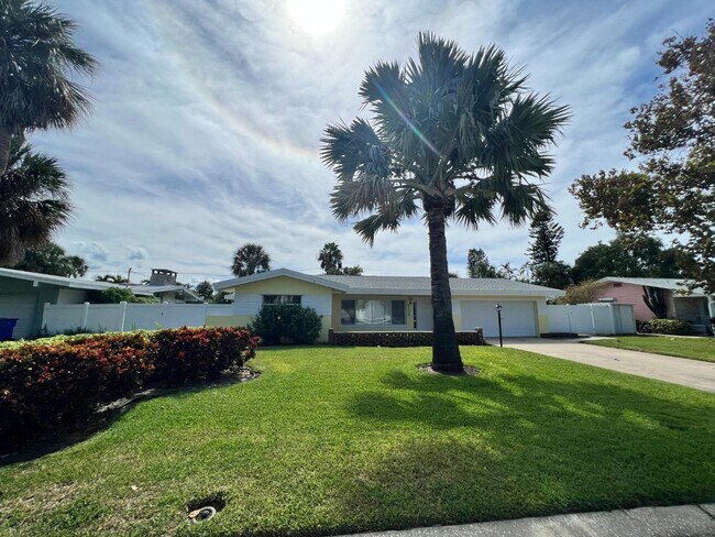 4220 49th Ave S in St. Petersburg, FL - Building Photo - Building Photo