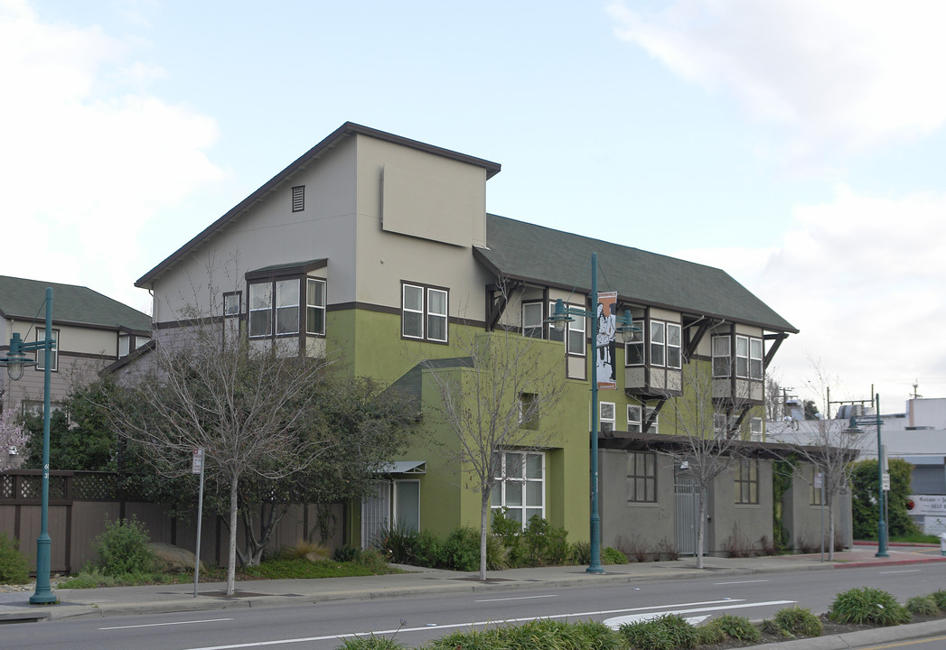 4800-4824 San Pablo Ave in Emeryville, CA - Foto de edificio