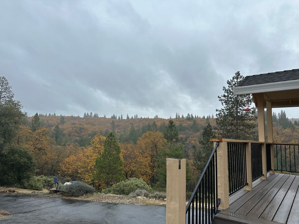 13035 Eaglepine Pl in Nevada City, CA - Foto de edificio