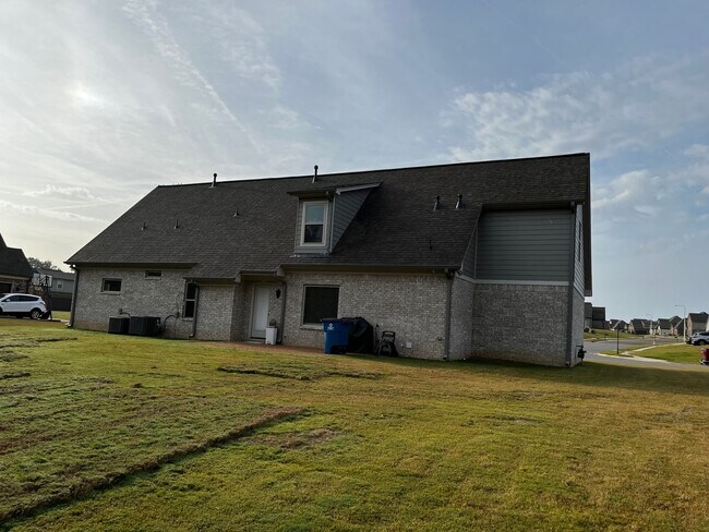 426 Eureka Trl in Atoka, TN - Building Photo - Building Photo