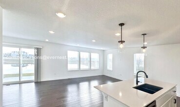 27605 E Red Fox St in Lee's Summit, MO - Building Photo - Building Photo