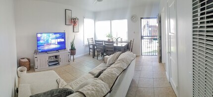 2823 W Vernon Ave, Unit 2823 in Los Angeles, CA - Building Photo - Building Photo