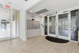 4750 Dolphin Cay Ln S in St. Petersburg, FL - Building Photo - Building Photo