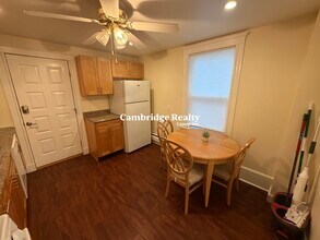 69 Oak St, Unit 1T in Somerville, MA - Foto de edificio - Building Photo