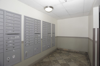 Riverglen Apartments in Los Angeles, CA - Foto de edificio - Interior Photo