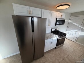 22130 Cora Ave in Farmington Hills, MI - Building Photo - Building Photo