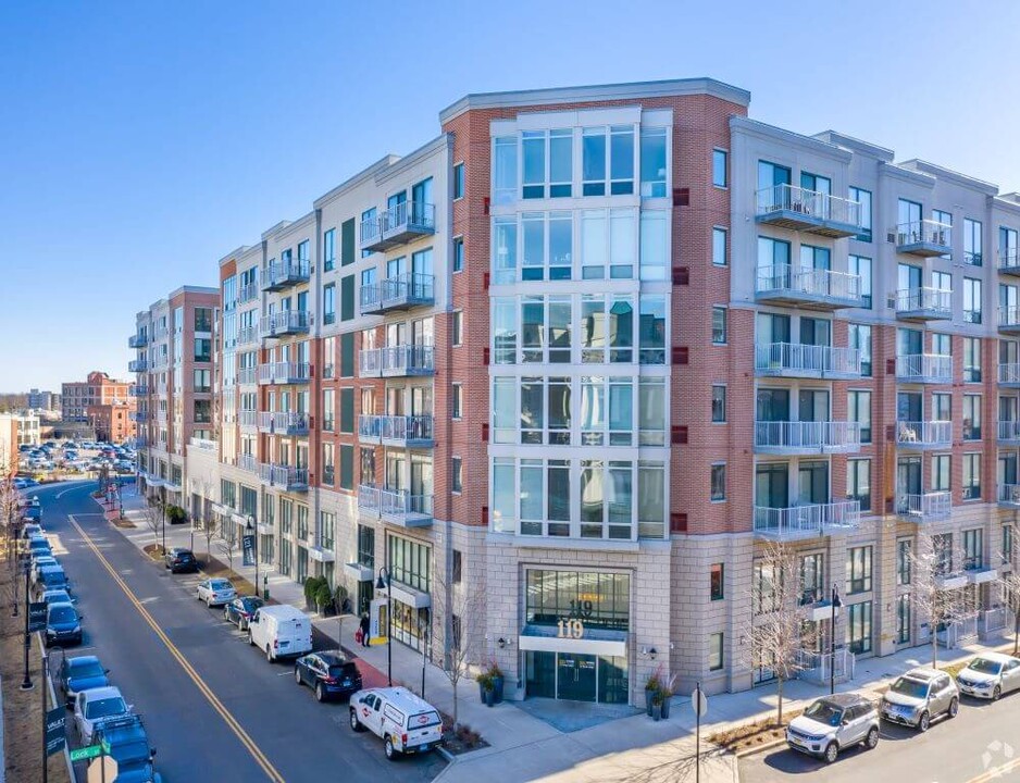 121 Towne Apartments in Stamford, CT - Foto de edificio