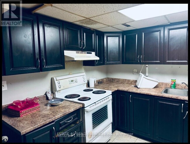 1 Harthill Ct in Brampton, ON - Building Photo - Building Photo