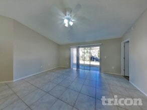 1236 Sweet Gum Dr in Brandon, FL - Foto de edificio - Building Photo