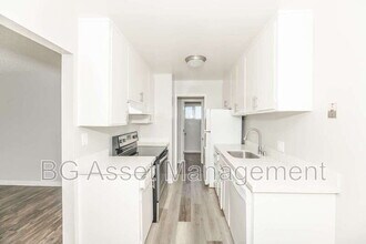 1922 Ethan Way in Sacramento, CA - Building Photo - Building Photo