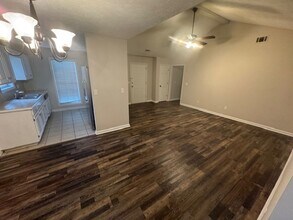 102 Ridgefield Dr in Lagrange, GA - Building Photo - Building Photo