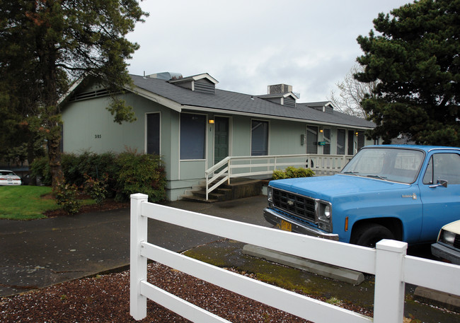 3185 Willamette St in Eugene, OR - Building Photo - Building Photo