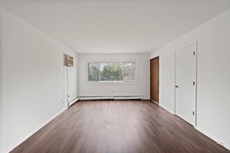 531 W Pleasant Ln in Lombard, IL - Building Photo - Building Photo