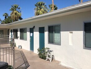 Hermosa Palms in Palm Springs, CA - Building Photo - Building Photo