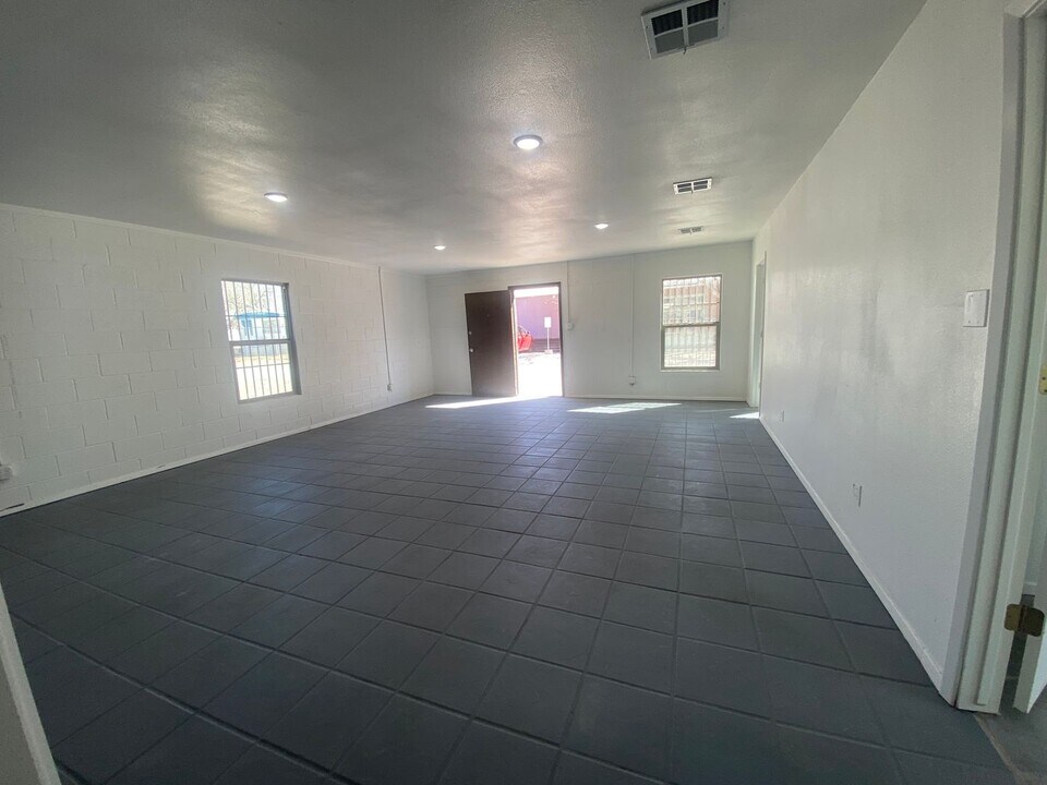 12494 Montana Spc 20E in El Paso, TX - Building Photo