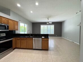 148 Fernwood Crescent in Royal Palm Beach, FL - Building Photo - Building Photo