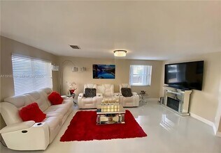 8568 SW 211th Terrace in Cutler Bay, FL - Building Photo - Building Photo