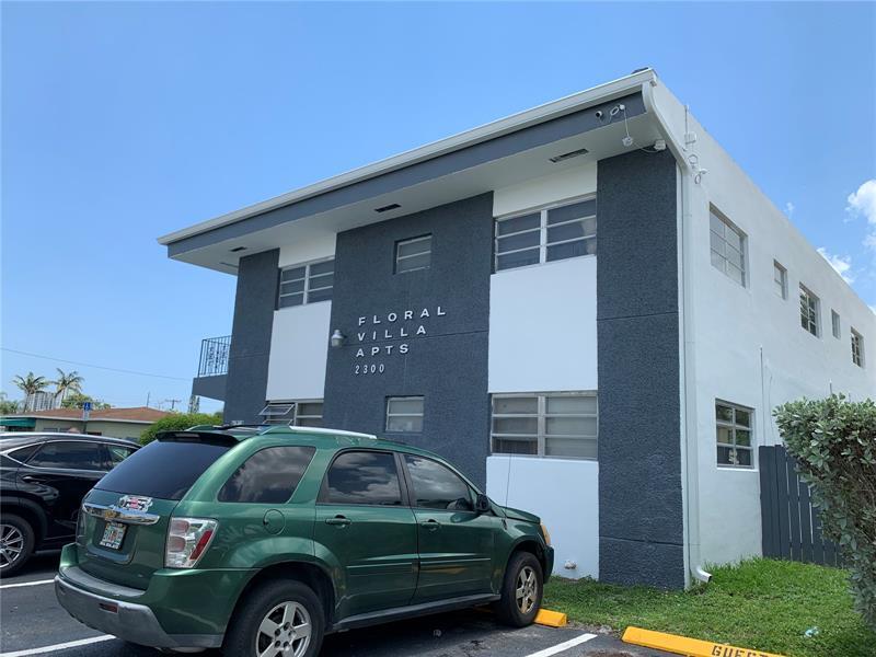 2300 Pierce St in Hollywood, FL - Building Photo
