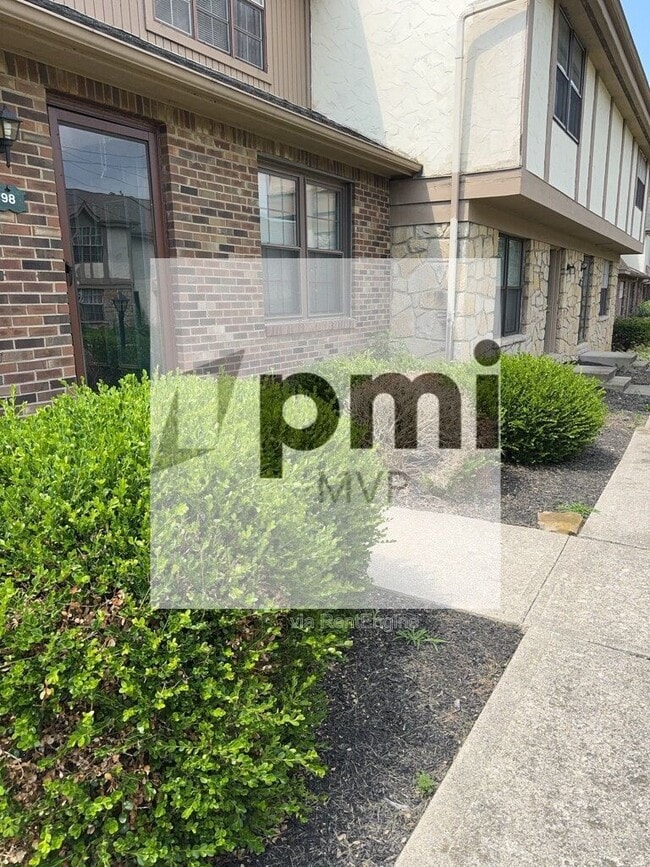 property at 98 Stornoway Dr W