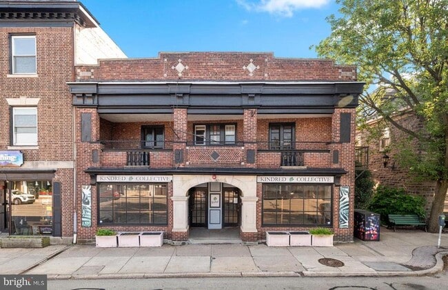 property at 838 W Lancaster Ave