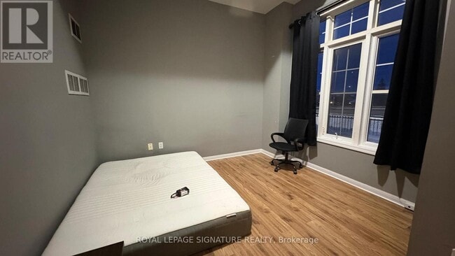 3030 Breakwater Ct in Mississauga, ON - Building Photo - Building Photo