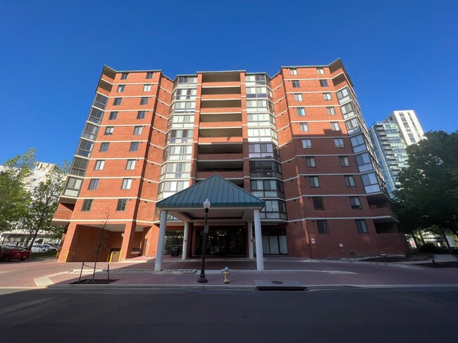 1001 N Randolph St