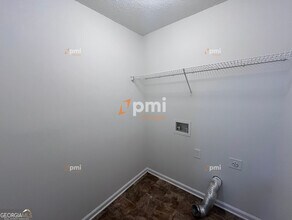 2015 Ivy Ln in Union City, GA - Foto de edificio - Building Photo